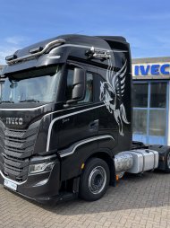 Iveco Zugmaschine von der Seite